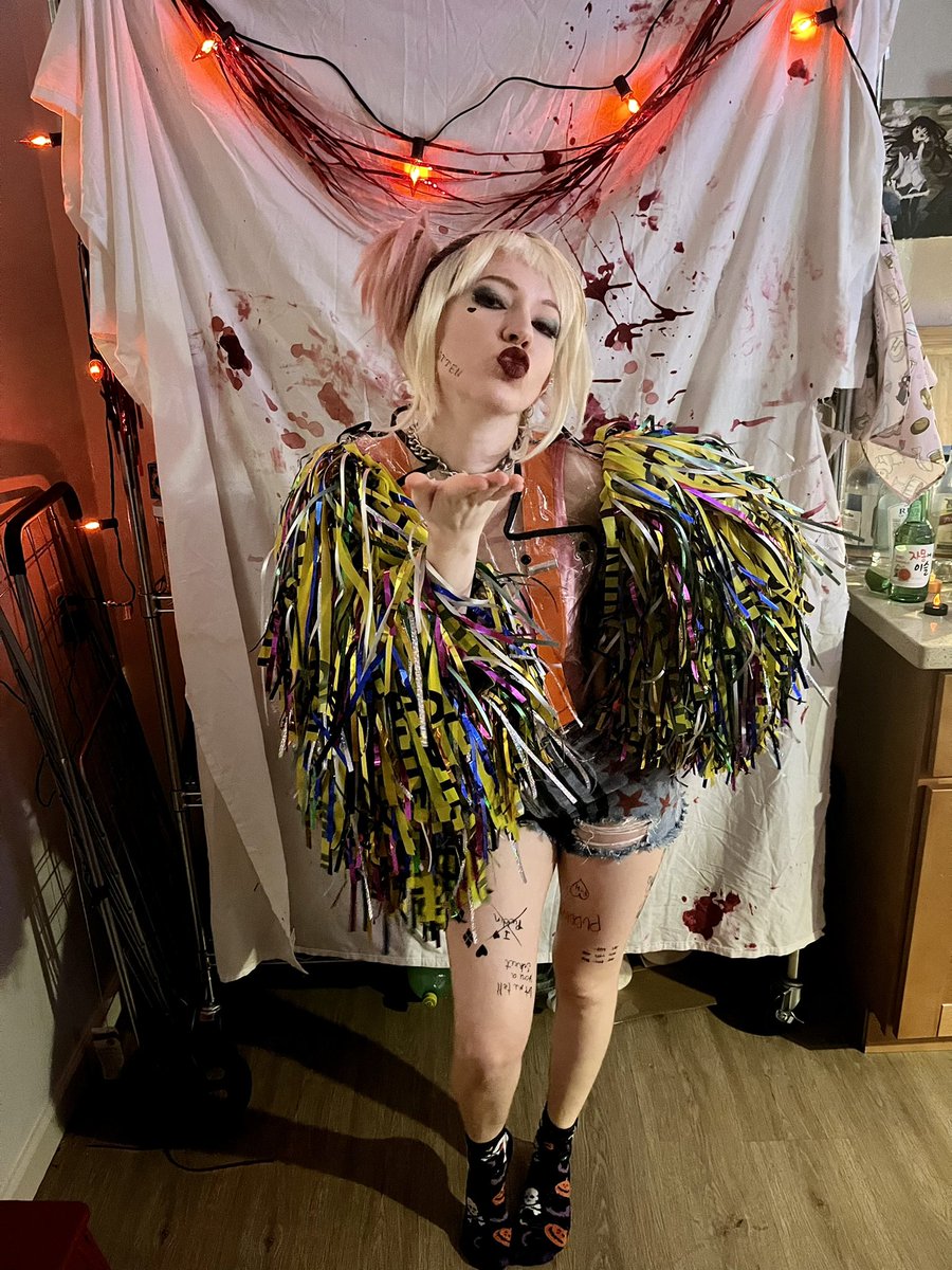 jihopular's tweet photo. am I too late to the harleyween costume party? i made her myself🫶🏻💋 I love seeing all the other costumes PLS POST MORE U GUYS https://t.co/OEgMyy4O3S