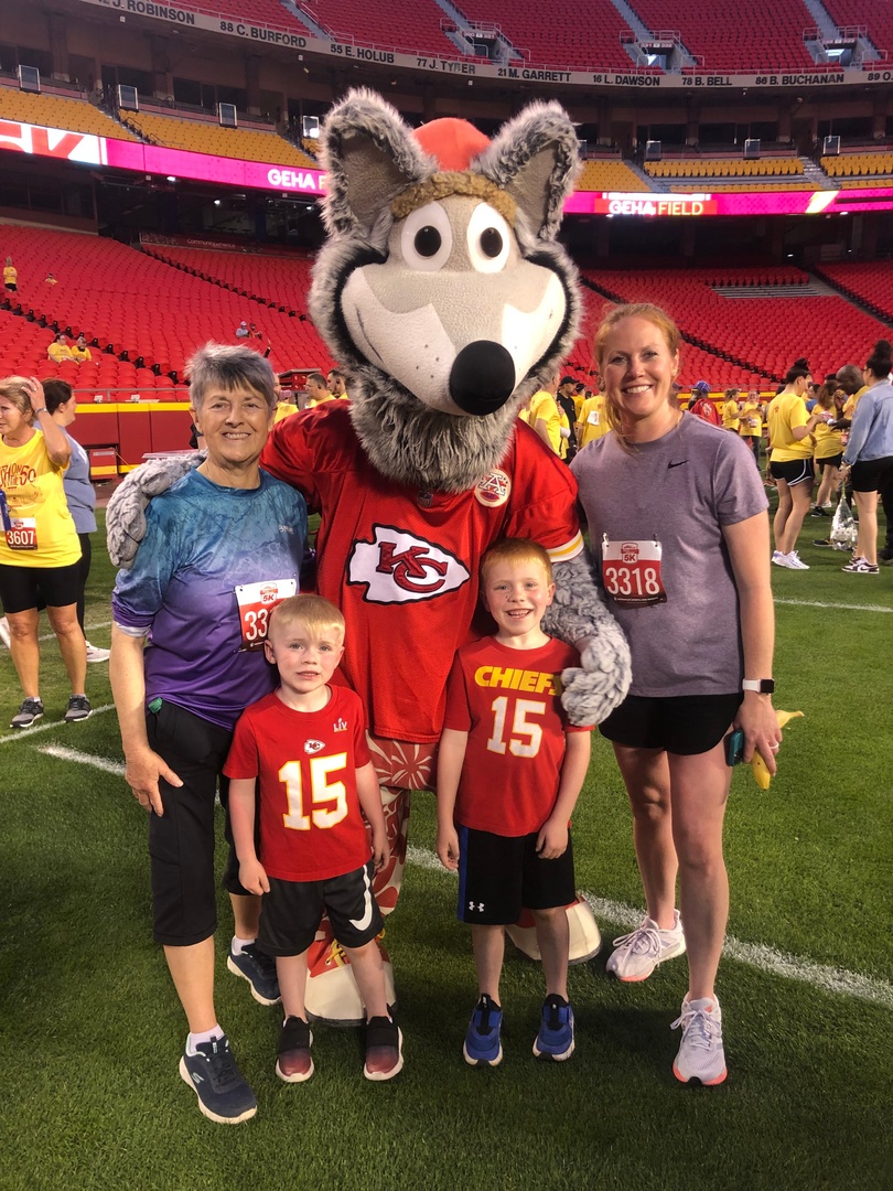 KoontzCenter's tweet photo. Robin, a patient with metastatic breast cancer, and her daughter, Bethany, recently completed a 5K walk/run at Arrowhead Stadium! #BreastCancerAwarenessMonth https://t.co/DzgIkaA4PR