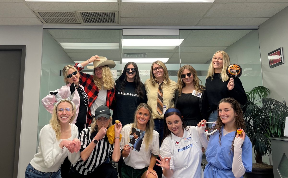 planitincevents's tweet photo. Eek, things are looking downright spooky at the planit inc. office today! 👻

We hope you have a Happy Halloween and enjoy this pic of the team's costumes as much as we do. https://t.co/2vahzqFT3N