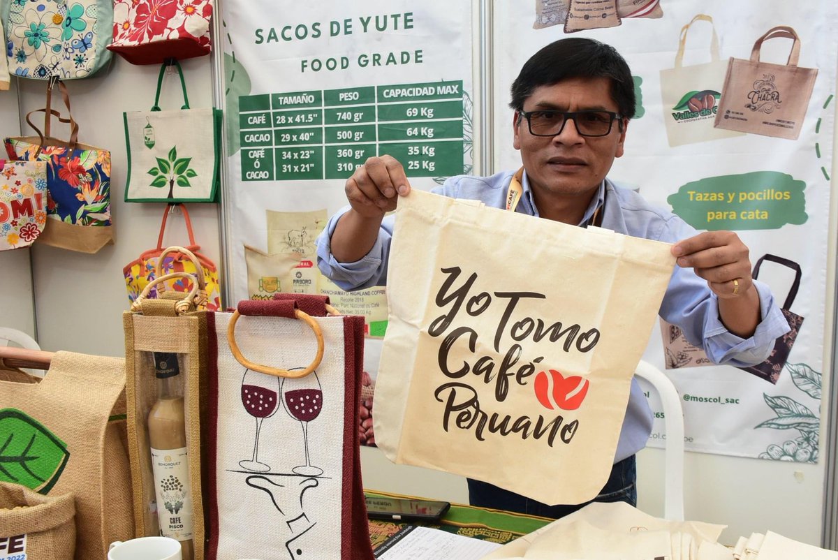 Ficafe_peru's tweet photo. #FicafeAyacucho_Vraem2022
Ven y sé parte de la fiesta del café peruano. Más de 250 organizaciones del VRAE, Puno, Cusco, Huánuco, Cajamarca, Junín, San Martín, Amazonas, Pasco, Huancavelica, Apurímac y otros te esperan con lo mejor de los cafés especiales del Perú. https://t.co/PWIMiolGl4