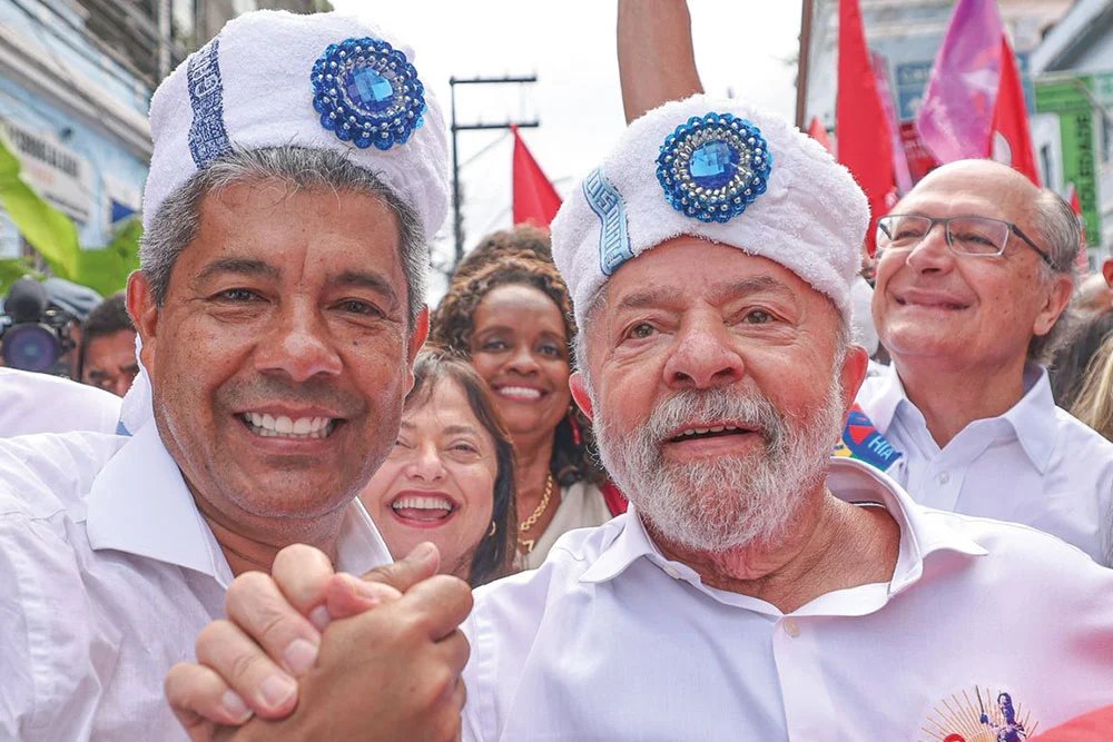 Sertao_Baiano's tweet photo. Com atuação determinante, #ElmoVaz lidera vitória de @LulaOficial e @Jeronimoba13 na Região de #Irecê https://t.co/5tp5quHJkU Quando todos diziam que #ACMNeto era favorito, prefeitos da base governista assumiram o compromisso de lutar por democracia. @ptbrasil @ptbahia https://t.co/M2jXxCqN3y