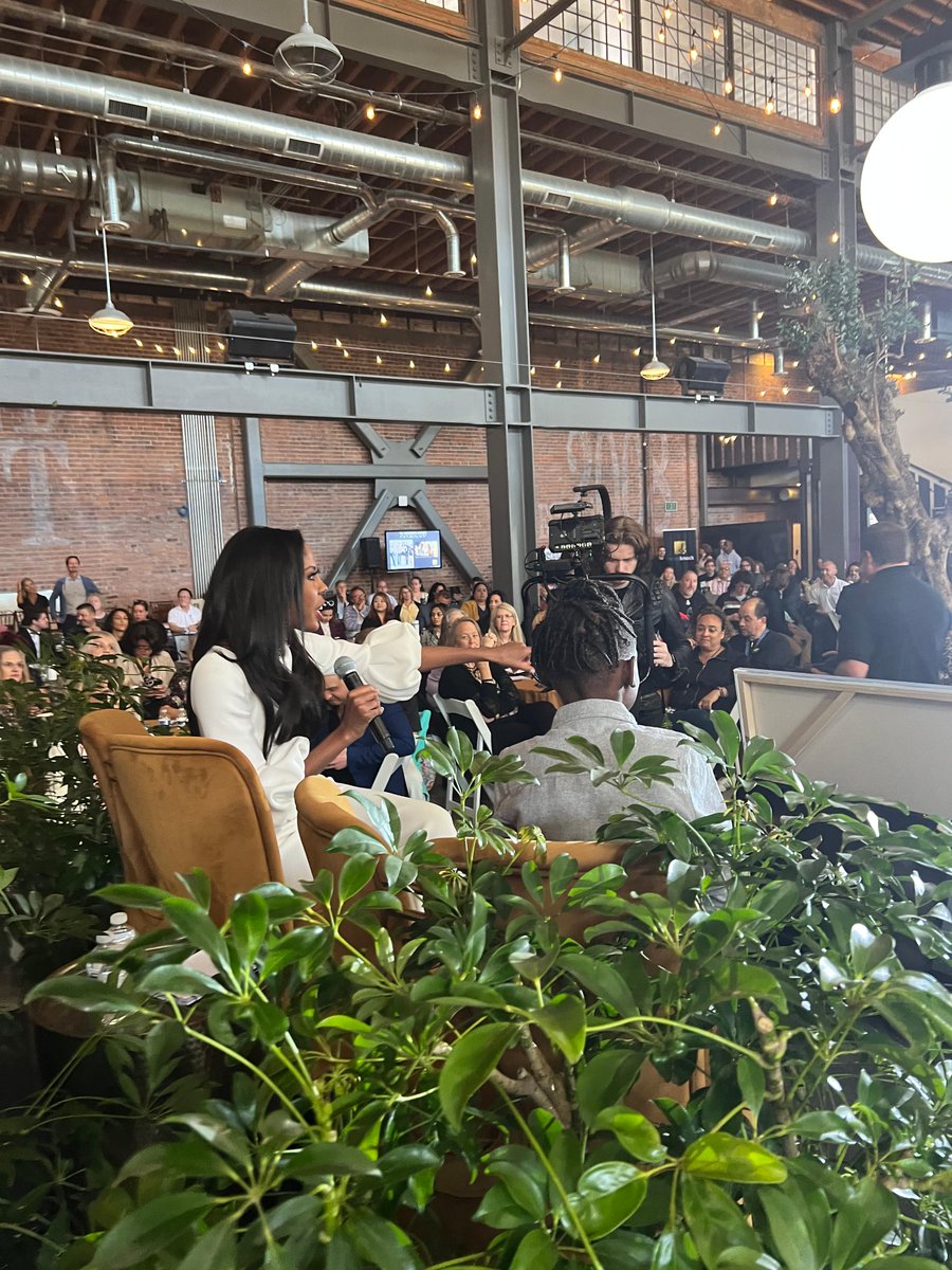 Dhomonique's tweet image. Protect your space and circle. Invest in people who you know will feed you just as much goodness as you do them.
.
.
.
#Dhomonique #TheRightMethod #Presenter #NationalSpeaker #PublicSpeaker #Interviewer #onStage #OnSet #BTS #SecretKnock #MediaExpert TheRightMethod.com