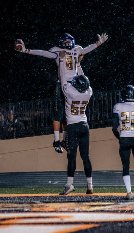 I just love this pic! <a href="/Channinghphotos/">Channing Holloway</a> does amazing work!! Great win <a href="/YellowjacketsFB/">Choctaw Football</a> over PCO! <a href="/ConnorStover/">Connor Stover</a> had 4 catches for 72 yards and a TD and a 2pt. #farewelltour2023 #lovemy81