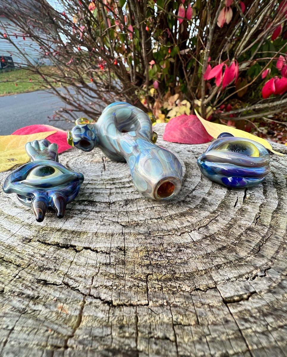 devianceglass's tweet photo. [x] #devianceglass #pendant #glass #glassart #glassartist #rockfordil #rockford815 #heady #headyart #headyglass #fumed #deviance #torchlife #glasslife #melting #turntup #headyjars #glassjars #jars #glasspipes #pipes #lampwork #glassblowing #hashtag https://t.co/sMFH7Ea4u7