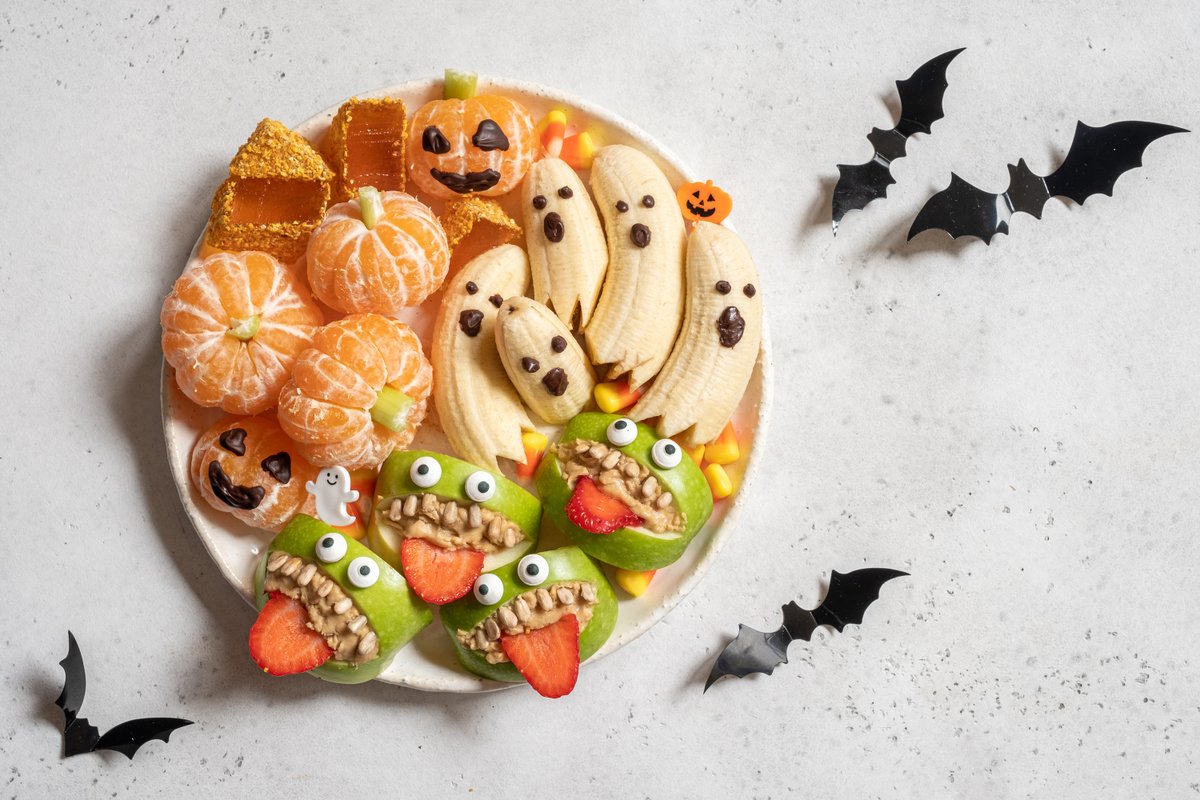 asifood's tweet photo. Wishing everyone a happy and healthy Halloween full of delicious, food-safe sweets. 🍫🍬 https://t.co/BqrYYpOr43