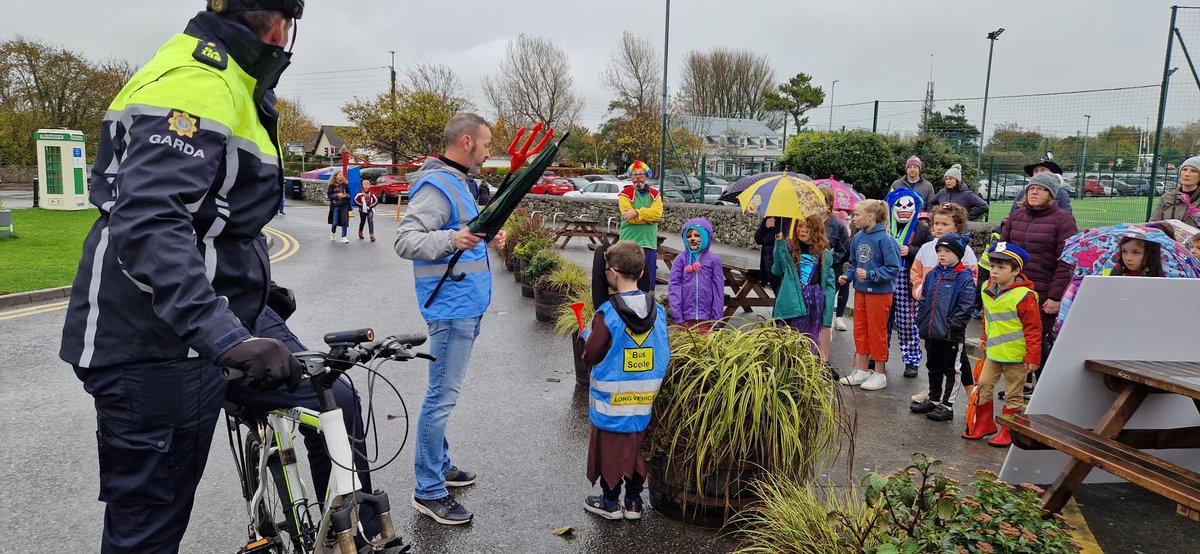 A big thank you to Community Garda Alan Keane and colleagues for escorting us through #Oranmore for our #CommunityWalk this #Halloween. Great to have you with us to make it #SafeNotScary on the streets of Oranmore and on the #OranmoreCoastRoad.
@gardainfo @gardatraffic