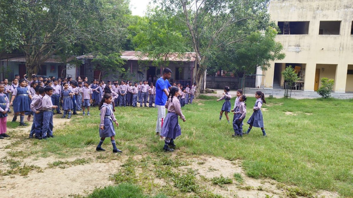 Baba Charan Kabaddi Club of Nehru Yuva Kendra South Delhi has organized Run for Unity at MCD Primary School Pushp Vihar Sector 7.
#NationalUnityDay 
@Nyksindia @YASMinistry @Anurag_Office @NisithPramanik @sanjayjavin @NYKS_RD_Delhi @StateNyksDelhi @DMSouthDelhi @NITKM2021