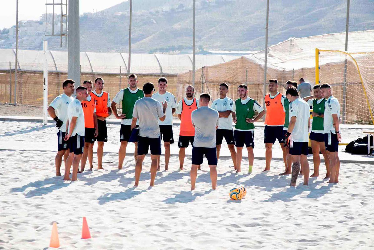 #IntercontinentalCup2022

Nuestra <a href="/SEFutbol/">Selección Española Masculina de Fútbol</a> comienza mañana su último torneo del 2022.

Los enfrenamientos serán los siguientes:

🇪🇦-🇦🇪 Martes 01 (14:15) 
🇪🇦-🇧🇷 Miércoles 02 (14:15)
🇪🇦-🇸🇦 Jueves 03 (14:15)

Todos en directo en <a href="/FutbolPlayaRFEF/">Fútbol Playa RFEF</a> <a href="/JuanyRoldan11/">ᴊᴜᴀɴʏ ʀᴏʟᴅᴀ́ɴ</a>