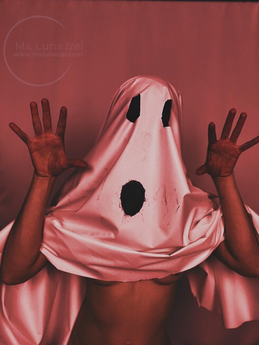 Happy Halloween! I hope you get freaky and freaked. https://t.co/qmhrhovM9T<a href="/tag/newprofilepic"class="tags"><span>#newprofilepic</span></a>