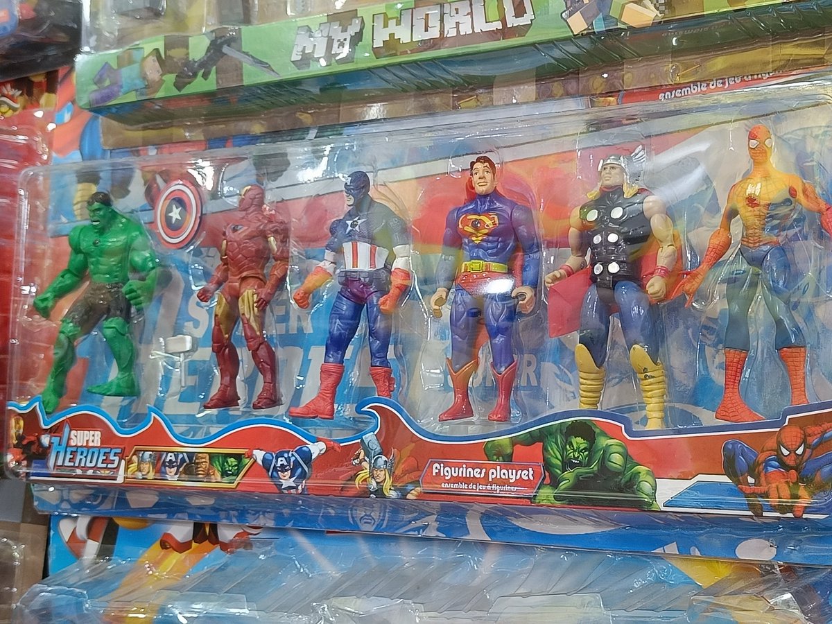 NyssalNarie's tweet photo. El pobre Superman no sabe qué cara poner 🤣🤣😅
#BestCrossoverEver https://t.co/zn8U5rOKtW