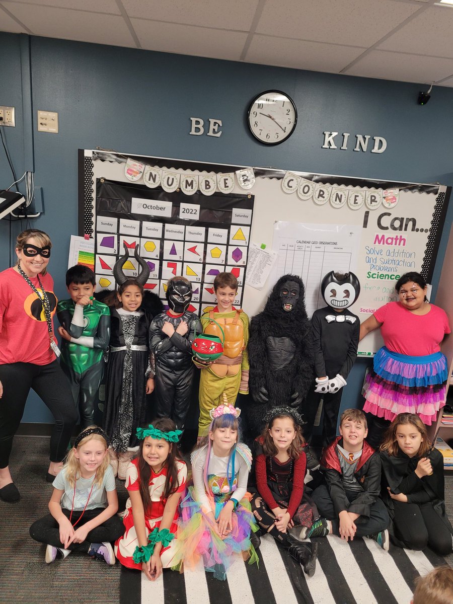 MrsSeibertWHE's tweet photo. Mrs. Seibert's class is having an INCREDIBLE time today! 🎃 #WHE #Halloween @HumbleISD_WHE https://t.co/maB6MiAmCB
