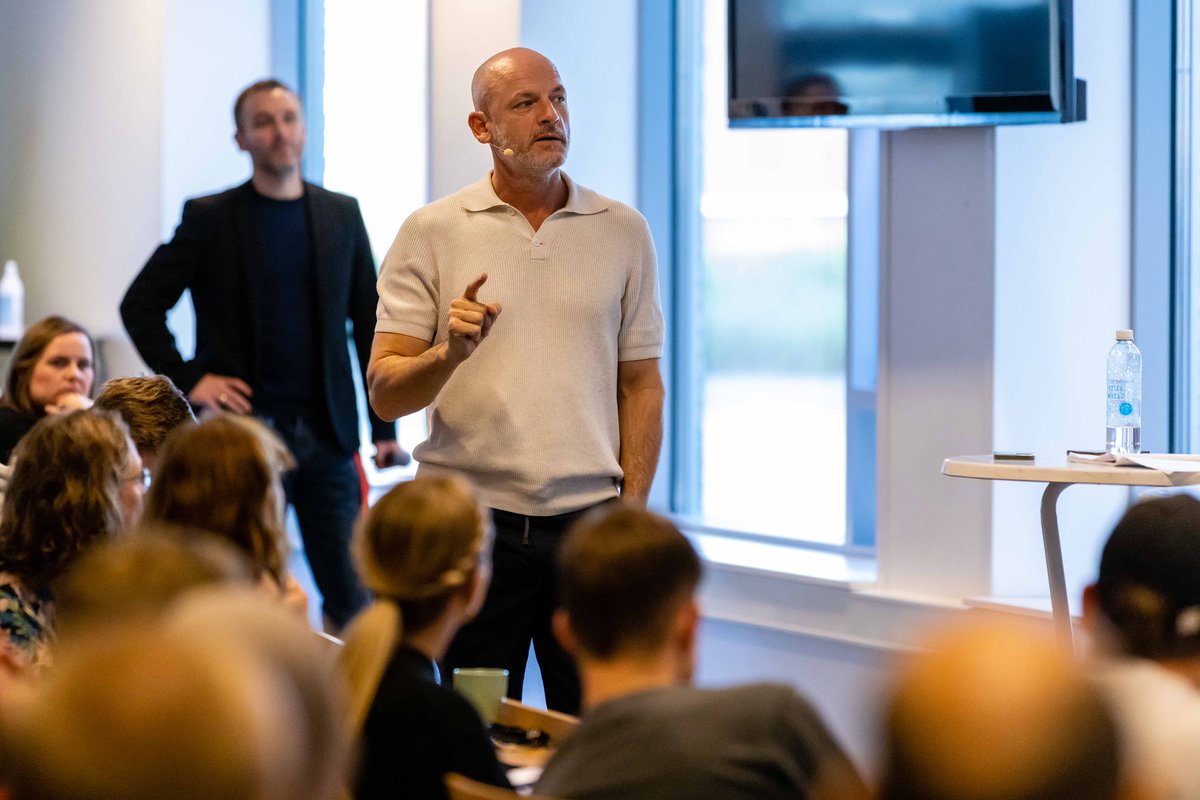 Michael Duus Andersen (@mich_andersen) on Twitter photo Det har været en stor fornøjelse at stable tre valgdebatter på benene her på <a href="/kbhprof/">Københavns Professionshøjskole</a> ❌Flot fremmøde og stor spørgelyst fra vores studerende - og sikkert modereret af KP-rektor <a href="/SthePol/">Stefan Hermann</a>. Også tak til #FV22-kandidater for at tage debatten 👊 #uddpol #dkpol kp.dk/nyheder/kom-ti… Det har været en stor fornøjelse at stable tre valgdebatter på benene her på <a href="/kbhprof/">Københavns Professionshøjskole</a> ❌Flot fremmøde og stor spørgelyst fra vores studerende - og sikkert modereret af KP-rektor <a href="/SthePol/">Stefan Hermann</a>. Også tak til #FV22-kandidater for at tage debatten 👊 #uddpol #dkpol kp.dk/nyheder/kom-ti…