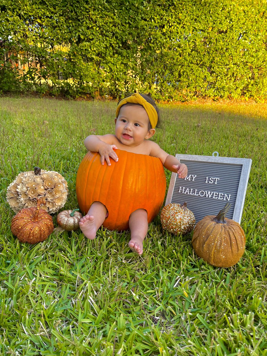 My baby’s first Halloween 🎃🧡