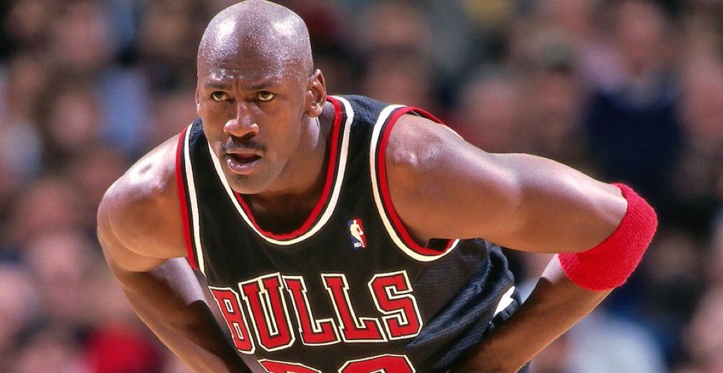 Fleish_'s tweet photo. In honor of Halloween, here are the scariest things an NBA player can see on the court https://t.co/XcyipiXeE9