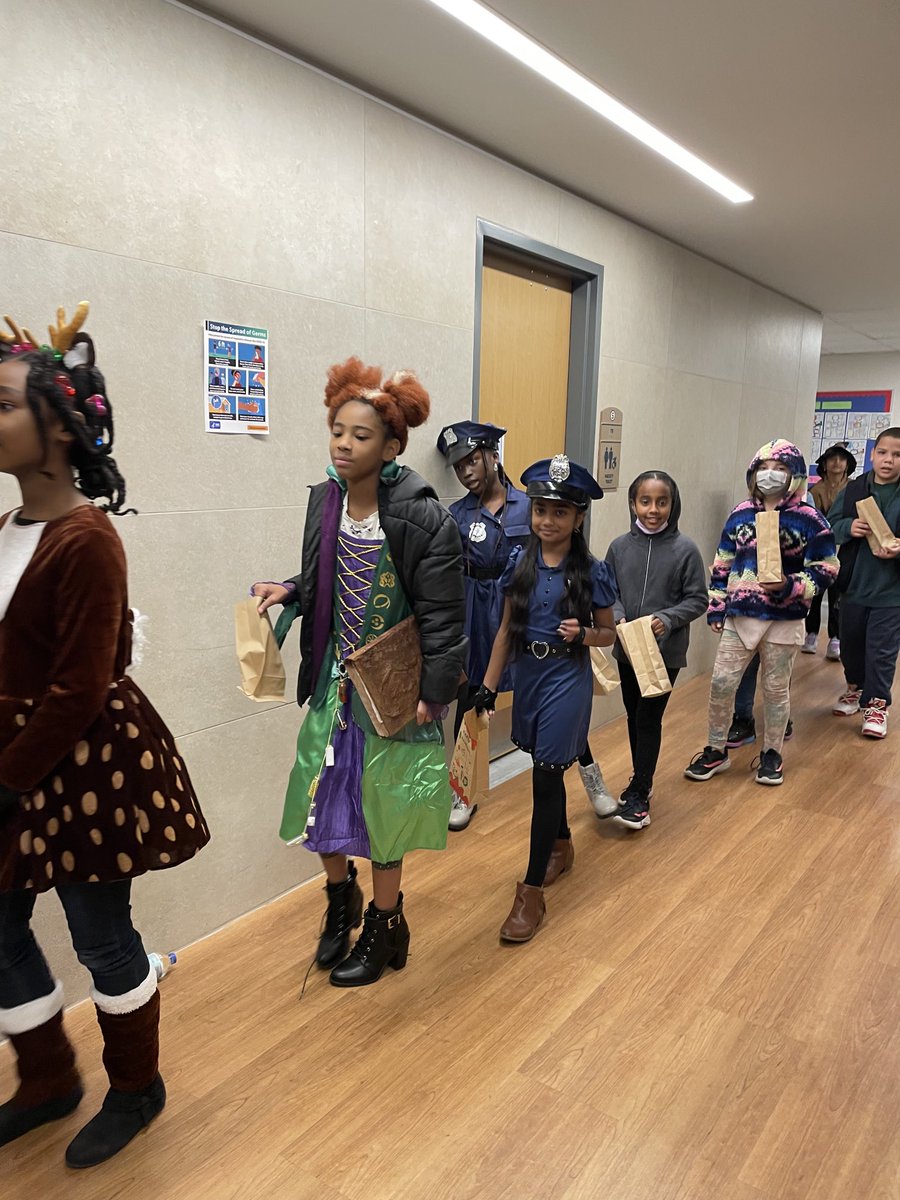 KMunrett's tweet photo. MLK Indoor Trick or Treating! Fun was had by all https://t.co/KzYplAVdEi