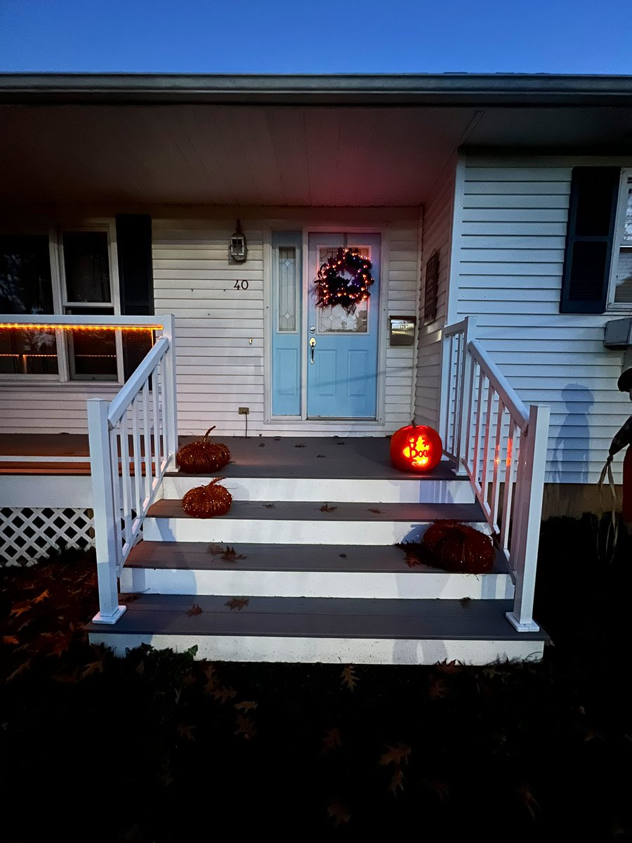 jillbarkhouse's tweet photo. carving a pumpkin is definitely more difficult with a fractured rib fyi https://t.co/PwNbAXBXSz