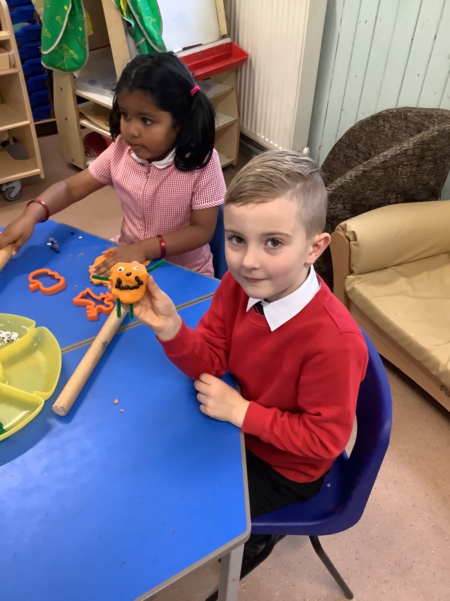 MrsPringleSPS's tweet photo. Halloween fun in P1/2 today! https://t.co/EUc7sH14Hc