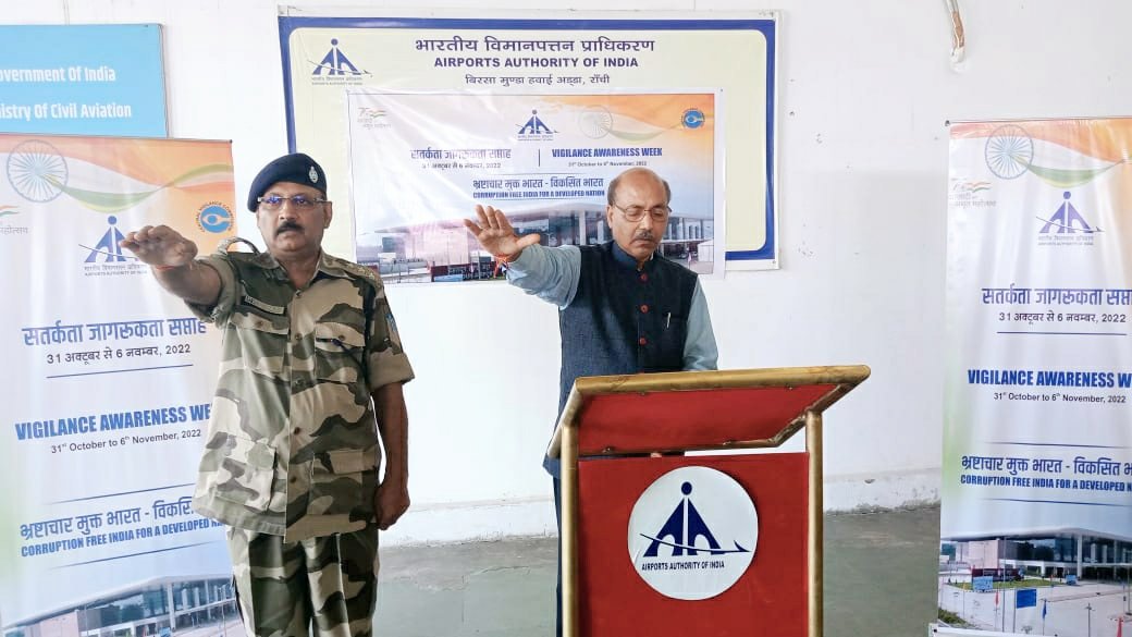 aaiRanchiApt's tweet photo. Vigilance Awareness Week 2022 has been started at #AAI's @aaiRanchiApt by administering integrity pledge by Airport Director.
#VAWAAI2022
#Imandari_Se_Vikas_VAW2022
#Honesty_For_Development
#VigilanceSeVikas
#Corruption_Free_Nation
@CVCIndia
@AAI_Official
@aairhqer https://t.co/7C2YioP6su