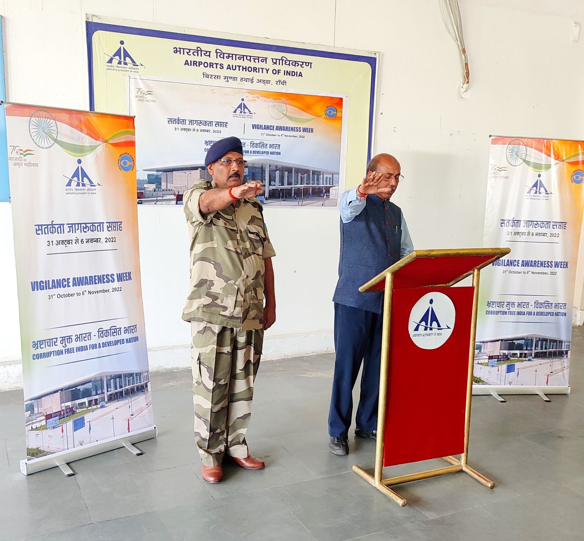 aaiRanchiApt's tweet photo. Vigilance Awareness Week 2022 has been started at #AAI's @aaiRanchiApt by administering integrity pledge by Airport Director.
#VAWAAI2022
#Imandari_Se_Vikas_VAW2022
#Honesty_For_Development
#VigilanceSeVikas
#Corruption_Free_Nation
@CVCIndia
@AAI_Official
@aairhqer https://t.co/7C2YioP6su