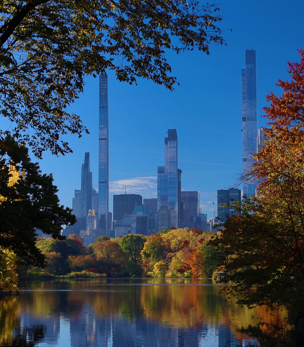 RonCakaMark's tweet photo. NYC - Central Park #nyc #nycfall #fall #foilage #thelake #ramble https://t.co/YBi3Eu27oq