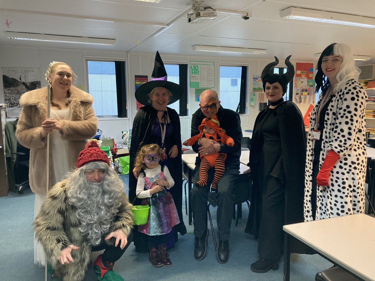 MissSwansonMods's tweet photo. Team Humanities was even more scary than usual today as we helped @DunnottarHouse @MackieAcademy #ScareHunger #commitment #teamwork #TrickOrTreat π»ππ§πΌββοΈπ§π»ββοΈ https://t.co/cmJRDrzp0c