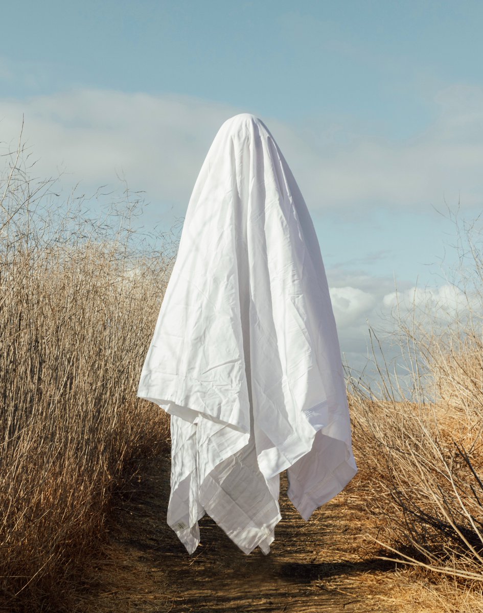 Happy #Halloween! May your costumes be as organic & compostable as this 100% linen ghost’s is! 👻 🖤 #DTSC 📸 by @drewtilk of #OrangeCountyCA via @unsplash