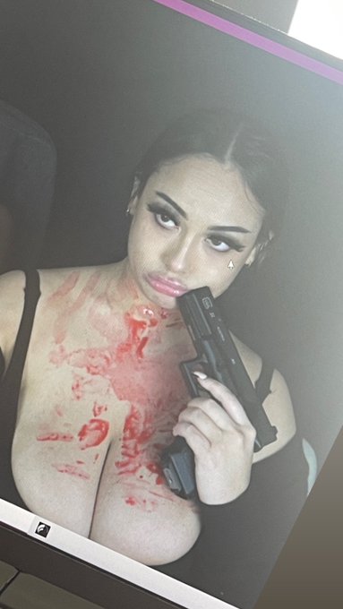 1 pic. I wuv u??? say it back? #Halloween #gothgirlfriend #Egirls https://t.co/x4IjnEHZEg
