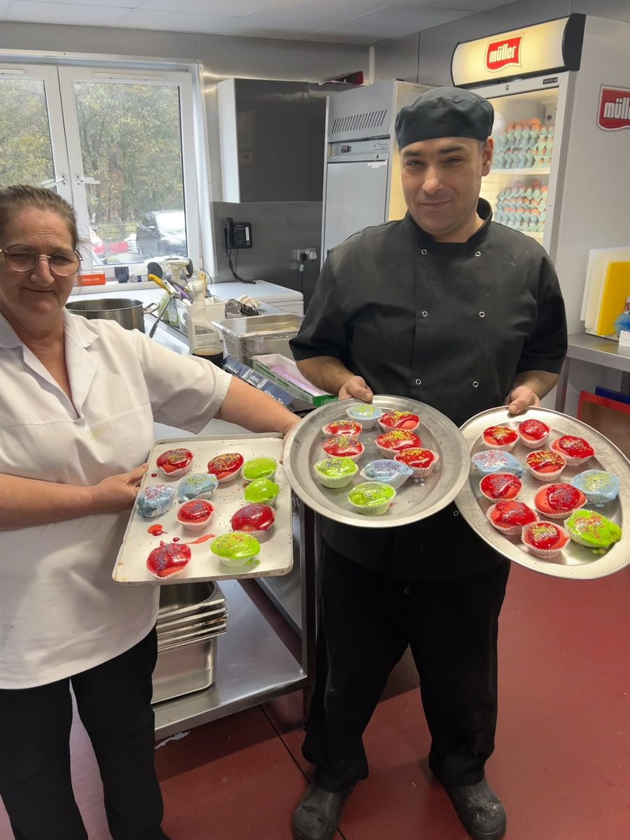 BlanefieldCare's tweet photo. #Halloween 🎃🧁 https://t.co/mxqNLrr80R
