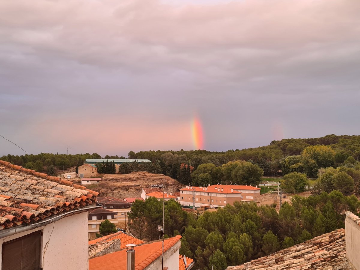 #arcoiris vertical en #Lerín <a href="/ElTiempoNavarra/">Enrique Pérez de Eulate Igal</a>