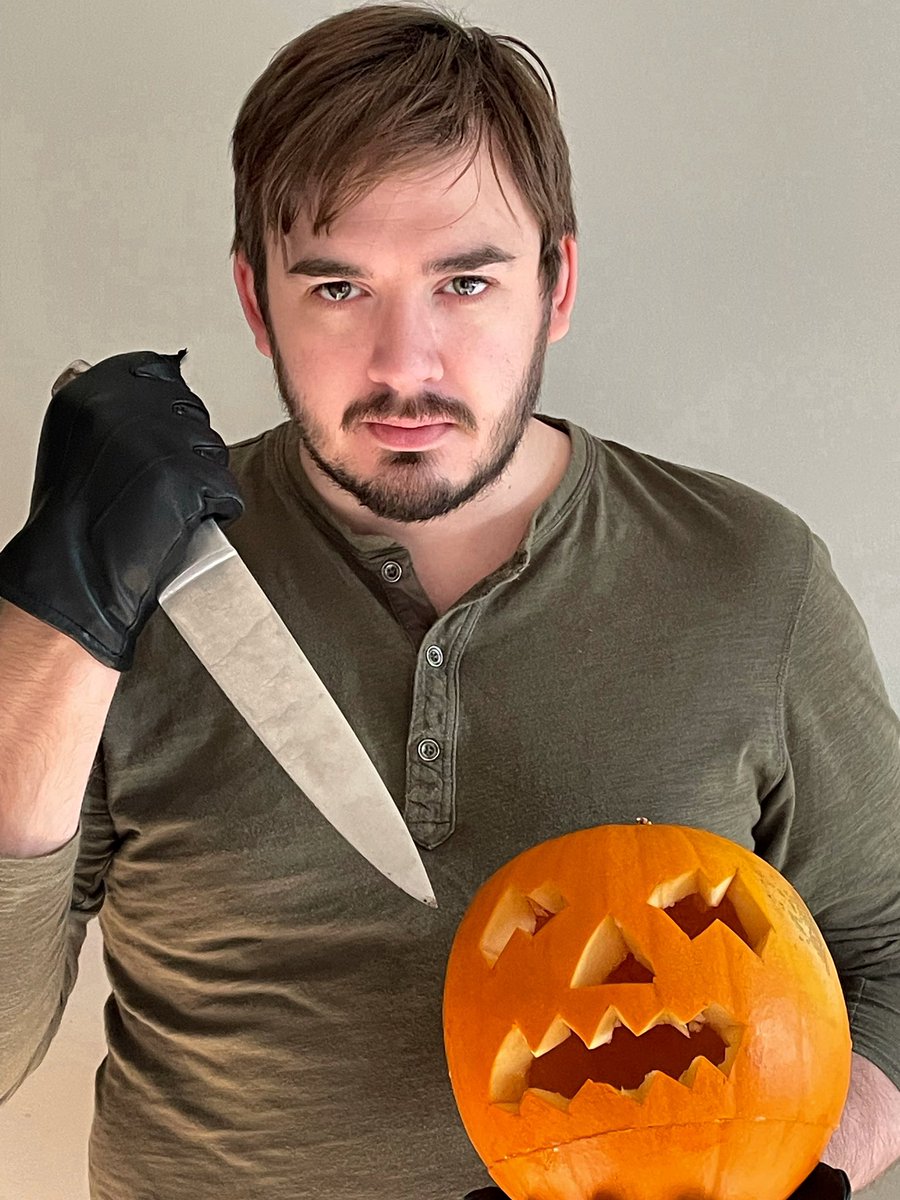 PhilSinclair_'s tweet photo. Phil Dexter Morgan wishes you a Happy Halloween! 🎃🔪 

.
#halloween #halloweencostume #happyhalloween #cosplay #dexter #dextermorgan #michaelchall #pumpkin #pumkincarving @mchdaily #halloweencostumes #cosplay #cosplaying #cosplayer #cosplayphotography @Showtime @SHO_Dexter https://t.co/JWQUTHfI93