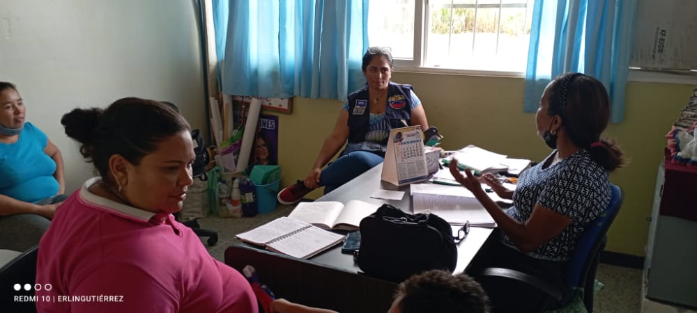 DPDARAGUA1's tweet photo. #31Oct| #DPDOficial
Desde el municipio Mario Briceño Iragorri, Parroquia Caña de azúcar cuadrante P04, la DPD Aragua realizó abordaje preventivo a la E.B.N María Inés Mancebo tras solicitud del cuerpo directivo de algunos casos de violencia escolar. #BrasilRenaceConLula https://t.co/tAufnoansa