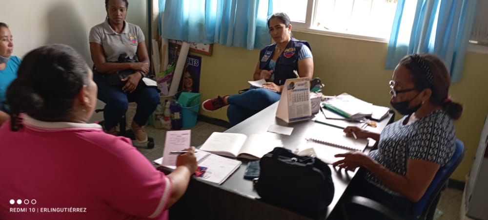 DPDARAGUA1's tweet photo. #31Oct| #DPDOficial
Desde el municipio Mario Briceño Iragorri, Parroquia Caña de azúcar cuadrante P04, la DPD Aragua realizó abordaje preventivo a la E.B.N María Inés Mancebo tras solicitud del cuerpo directivo de algunos casos de violencia escolar. #BrasilRenaceConLula https://t.co/tAufnoansa