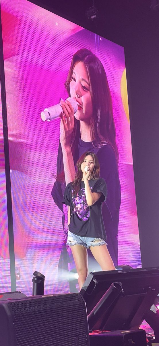 aperalta08's tweet photo. #YEJI #ITZY_WORLD_TOUR #ITZYinPHX #ITZYPhoenix #ITZY_CHECKMATE https://t.co/LQkJ5rm2Du