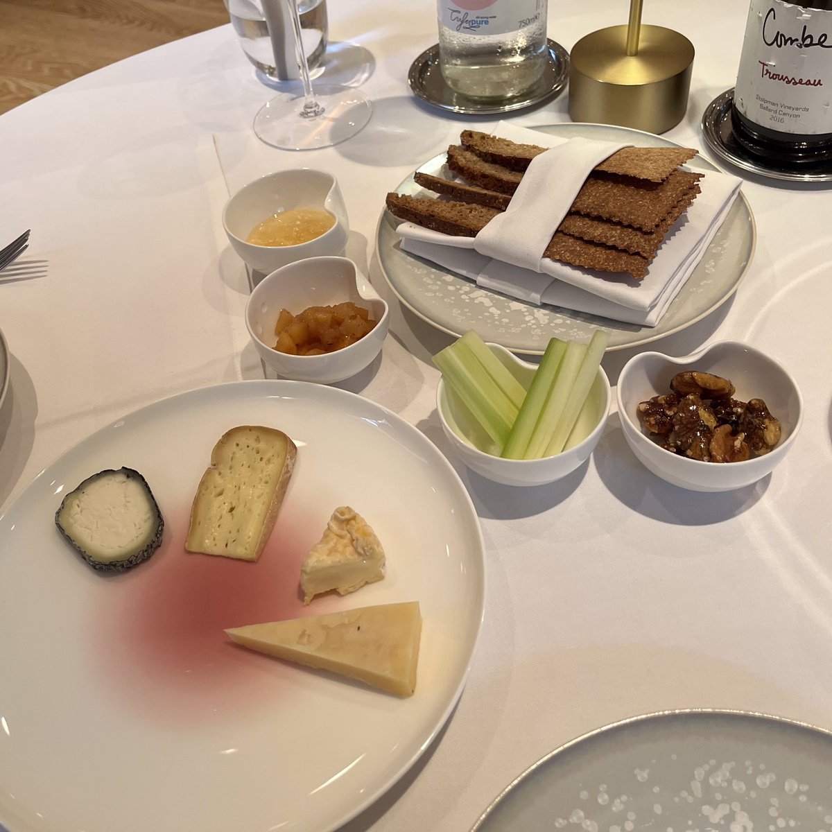 Cheese Course @The5Fields #cheese #cheeseboard #cheesecourse #cheeselover #eatcheese #cheeselovers #foodie #cheeseandcrackers #michelinstar #thefivefields