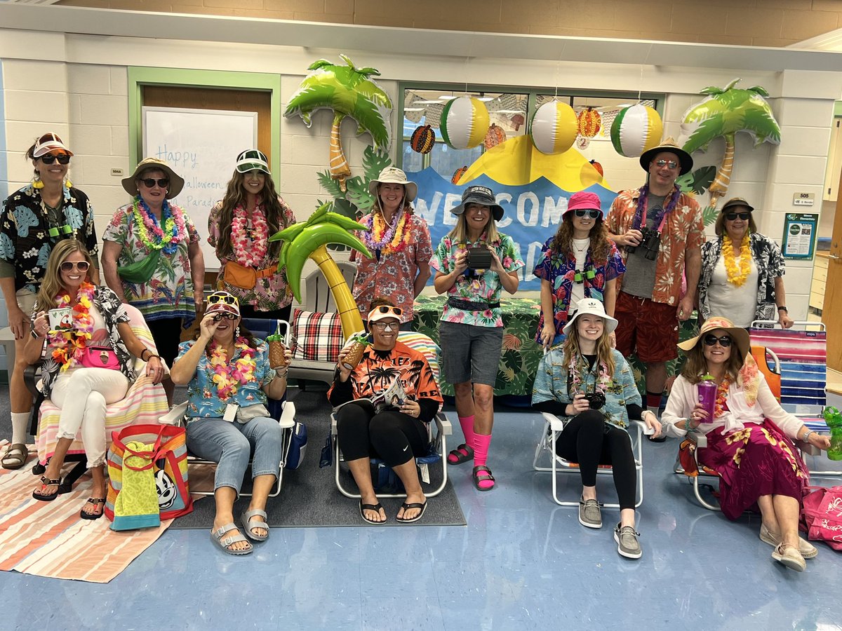 thackerteaches's tweet image. These tourists wish you a Happy Halloween 2022!🎃 #KindnessStartswithME