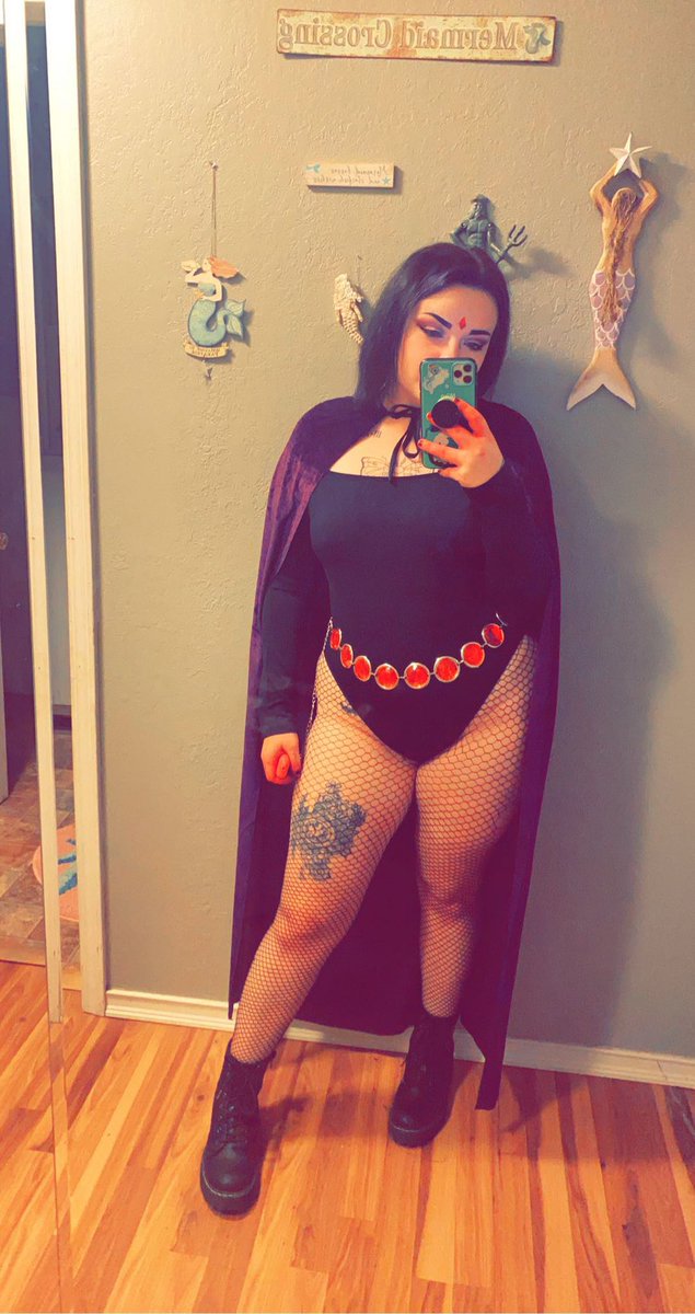 LunaBabe999's tweet photo. Happy Halloween 🖤 https://t.co/QcPlG5QRo3