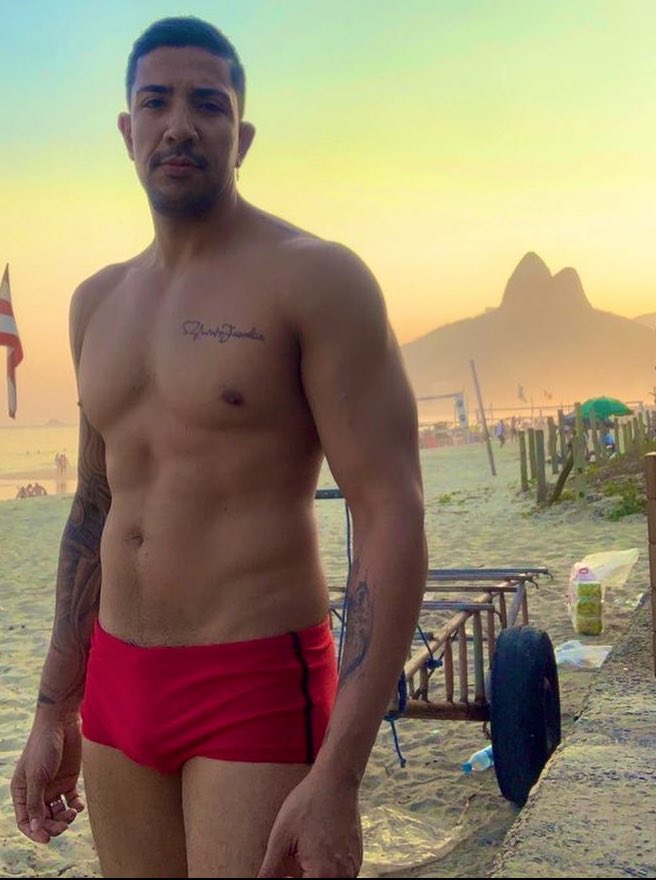 ArthurSamuelFil's tweet photo. De vermelho pra comemorar a vitória ❤️⭐️ https://t.co/rQulk8apVq