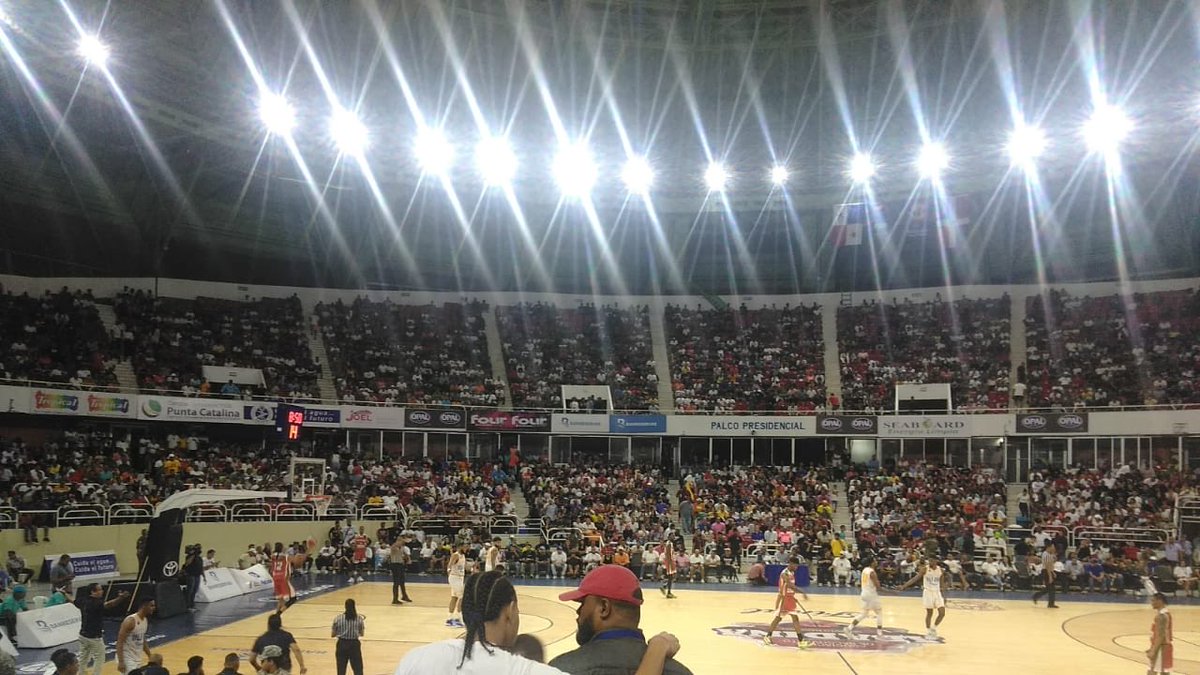 ARenLosDeportes's tweet photo. Octubre, palacio lleno!! Estudiemos el caso profundo. Esto es un termómetro interesante para las marcas patrocinadoras. Ojo con eso!! https://t.co/oLYUOwEVT2