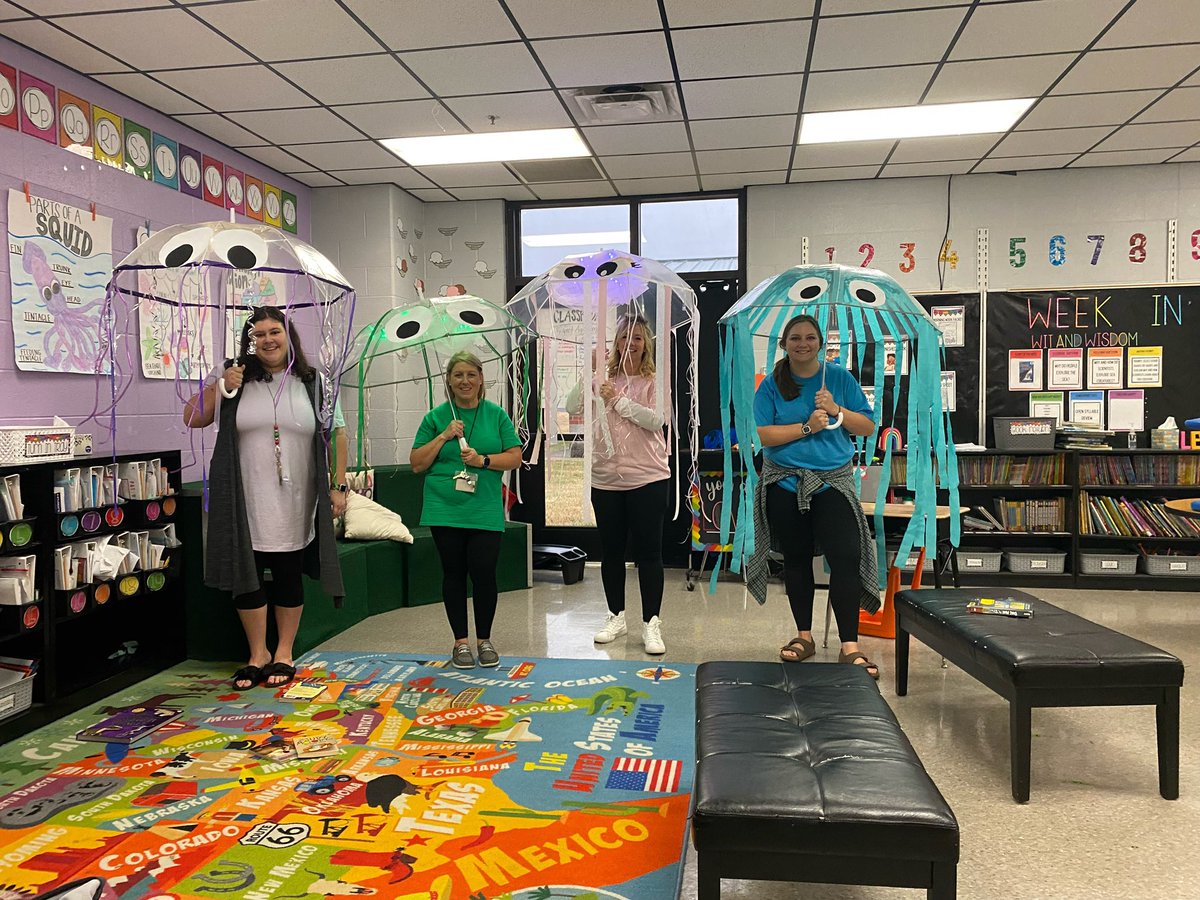 whitaker_am's tweet photo. When your @WitWisdomELA curriculum becomes your Book Character Parade costume! 🙌🏼 #SumnerAchieves #bbebulldogs https://t.co/HsdB5c8Bkm