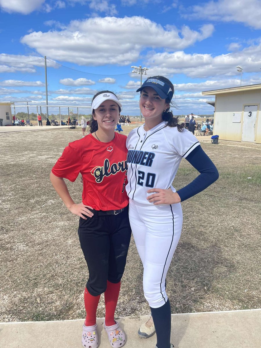 Finally got to meet my future teammate <a href="/SophiaTorreso/">Sophia Torreso</a> this weekend at the Bombers Showcase! I can’t wait to get to play with you in DC next year!! <a href="/CSchoony11/">Chrissy Schoonmaker</a> <a href="/GW_Softball/">GW Softball</a> #RaiseHigh