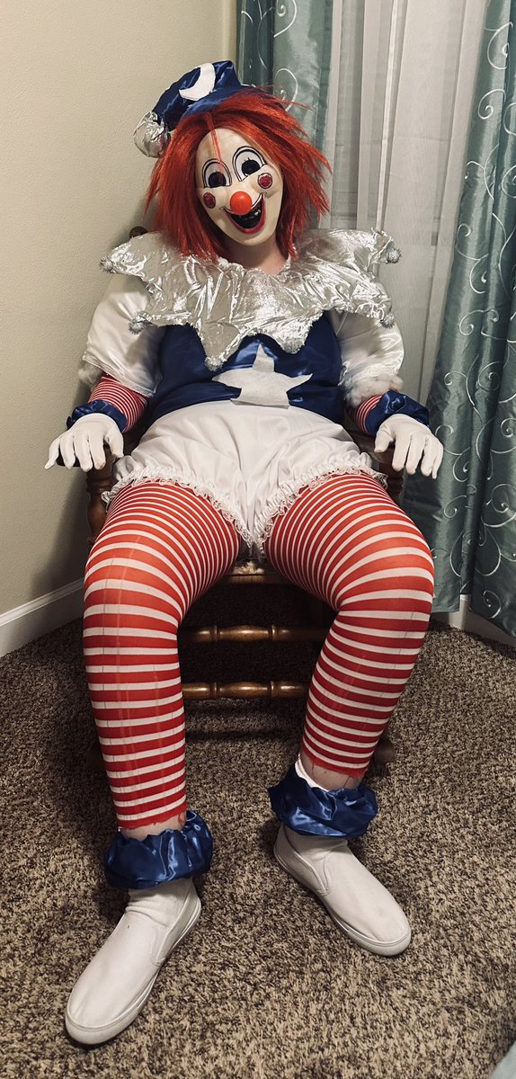 LuckyK13's tweet photo. #HappyHalloween 🤡 https://t.co/Y1AiFvnrv9