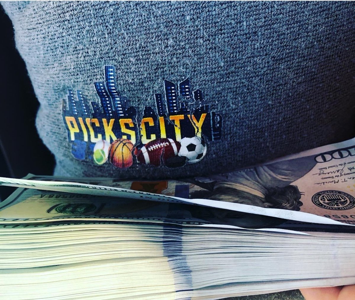 PicksCity's tweet photo. 🚨#Halloween PROMO🚨

#HappyHalloween to the loyal https://t.co/G17K0AgCYd clients who love to make 💵💵💵

Use promo code spooky10 for 10% off ANY purchase TODAY ONLY🤯

#GamblingTwitter #NBA #NFL #NHL #MLB #WorldSeries #MondayNightFootball #MondayMotivation #MondayMood #Monday https://t.co/qRI29Ih7xj