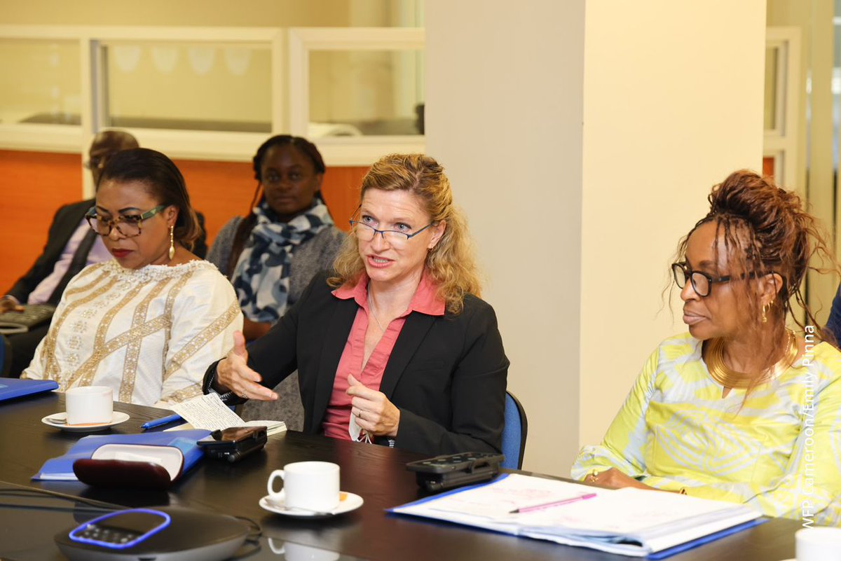 WFP_Cameroon's tweet photo. #Cameroon🇨🇲

Advancing the conversation around #Gender equality &amp; empowerment

@PrincessSarahZR with @UN_Cameroon Resident/Humanitarian coordinator together with @WFP team comprising @BrendaMBehan, @Evelyn_Etti &amp; @WanjaKaaria discuss vital role of women &amp; girls in #foodsecurity https://t.co/NY8gZzFmyw