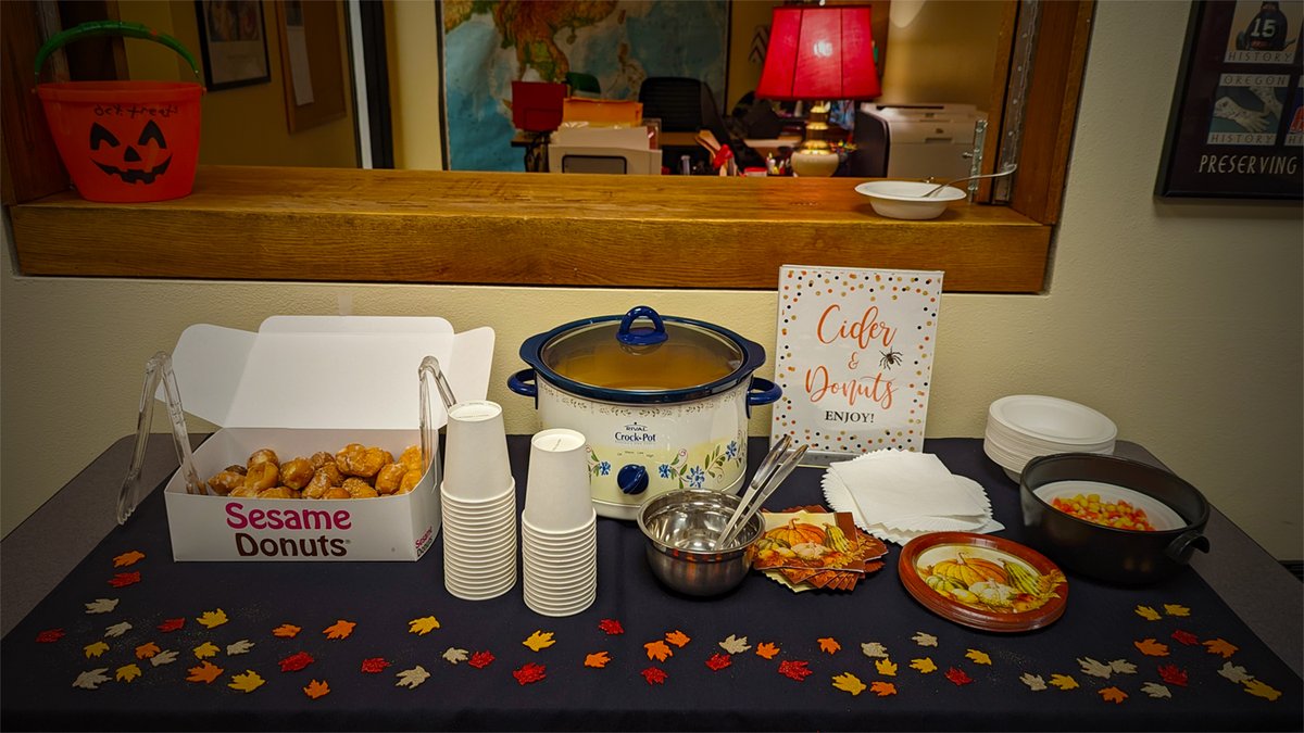 HAPPY HALLOWEEN!🎃🧙‍♀️✨🌙💀🦴👻
How about a TREAT?🍂☕️🍩 Cider &amp; Donuts
MON 10/31 &amp; TUE 11/1 in Cramer Hall 441
Celebrate Fall midterms! 📚 Thanks @pdxclas for the cups! 🥤
#freedonuts #fallfeels #cider #midterms #goviks