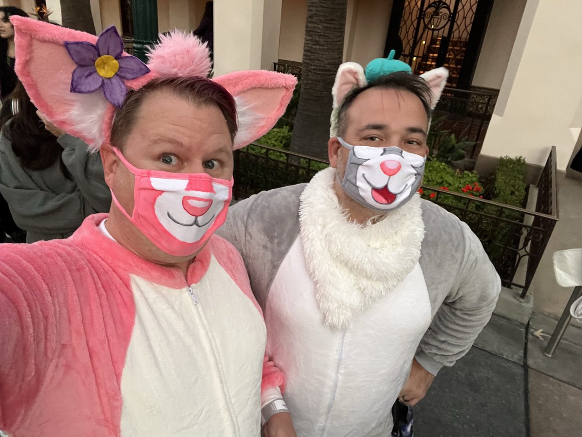 MicKyaraben's tweet photo. Happy 25th Anniversary @OpinioN8ly may you never get tired of my obsession with matching outfits, couple costumes, and "dad" jokes. https://t.co/k8aOVXU9Cr