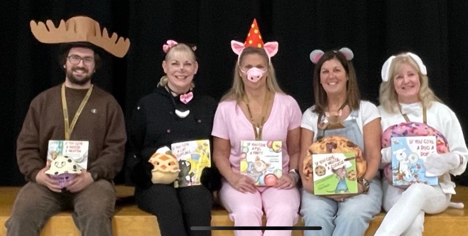 PPEA17's tweet photo. Our Ocean Road  Kindergarten teachers 🎃 https://t.co/eYwO1TcNkQ