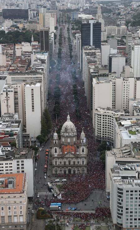 UrubuTT_'s tweet photo. Queremos comemoração do título da Libertadores na Presidente Vargas, @Flamengo!!! 🙏🏽♥️🖤 https://t.co/1YTHsFPYch