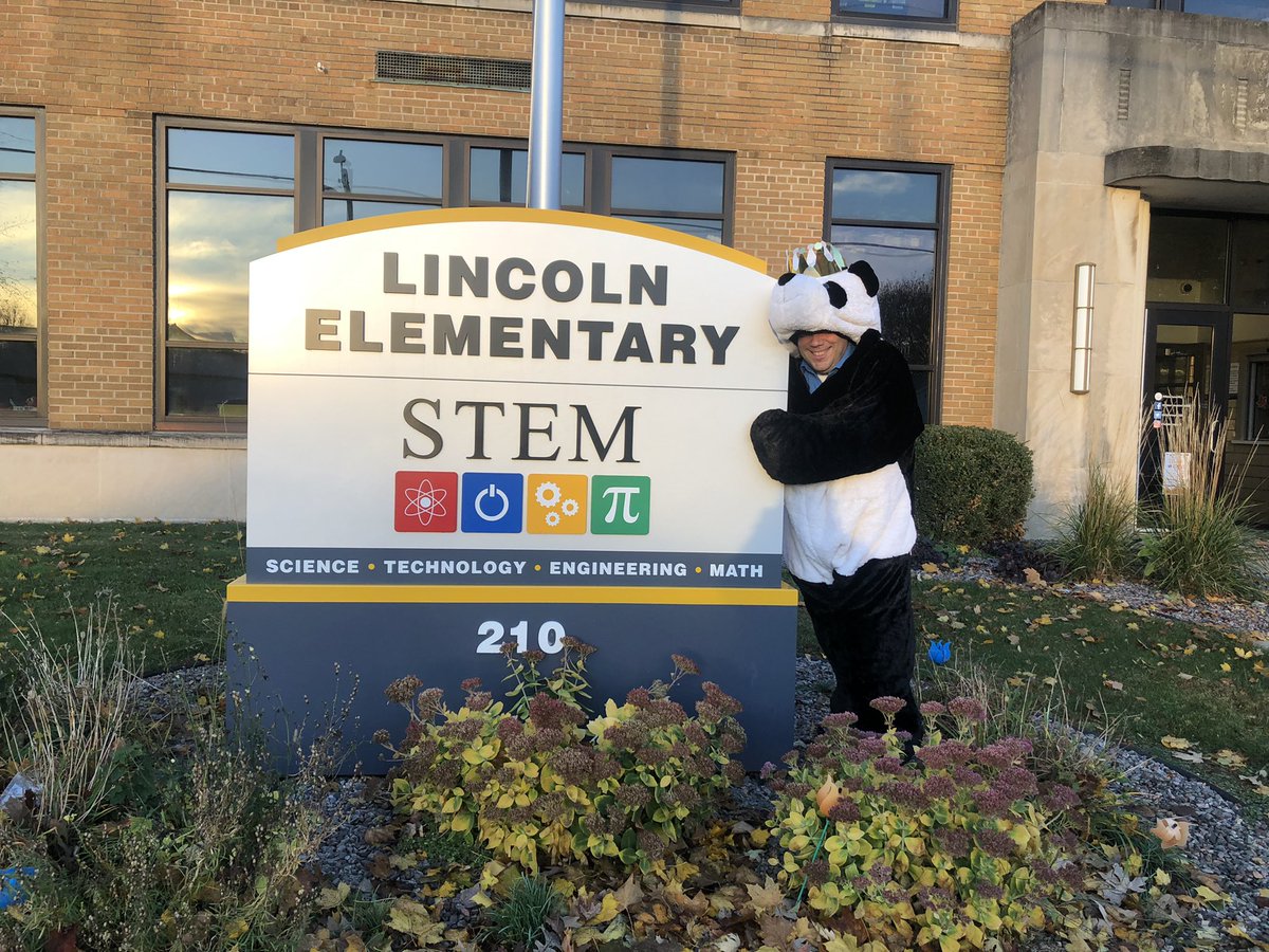 getz_teaching's tweet photo. When you school motto goes into the mascot. #growtothecrow https://t.co/bOq70aQLsW