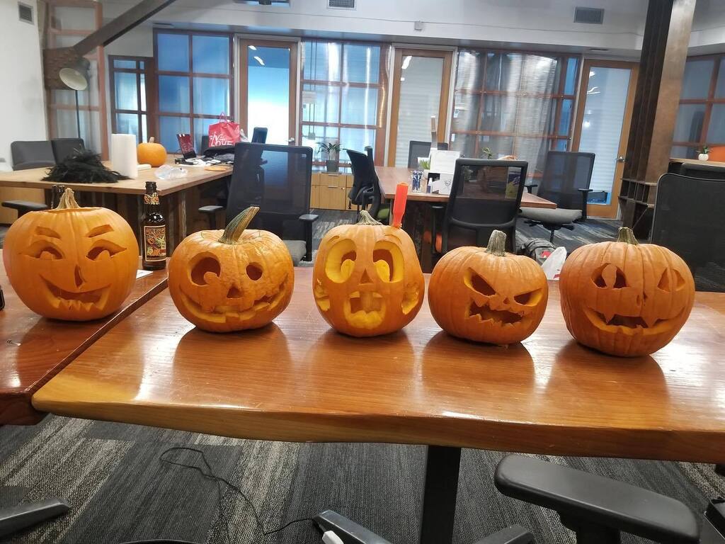 BLANKSPACES's tweet image. BLANKSPACES CULVER CITY:
Halloween 🎃 Festivities @bailiwik 

#blankspaces #longbeach #pumpkincarving #halloween #party #coworking #flexibleworkspace instagr.am/p/CkYtEKkpvRN/