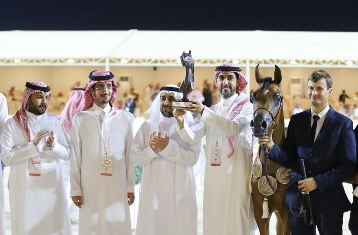 لمى سما نجد 

أميرتنا الصغيرة و بعمر أشهر تحقق لقب البطلة البرونزية لفئة المهرات المواليد في بطولة الإنتاج المحلي لجمال الخيل العربية ٢٠٢٢

فرحتنا هنا و فخرنا مضاعف بتحقيق البطلة لمى سما نجد أول ميدالية من أول ظهور لأبناء فحل المربط البطل : متباهي الهواجر 

هُنا : تُصنع النجوم ⭐️